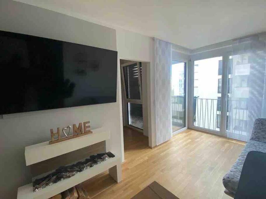 Moderne Wohnung In Der Toplage Inkl. Garage Wina Bagian luar foto