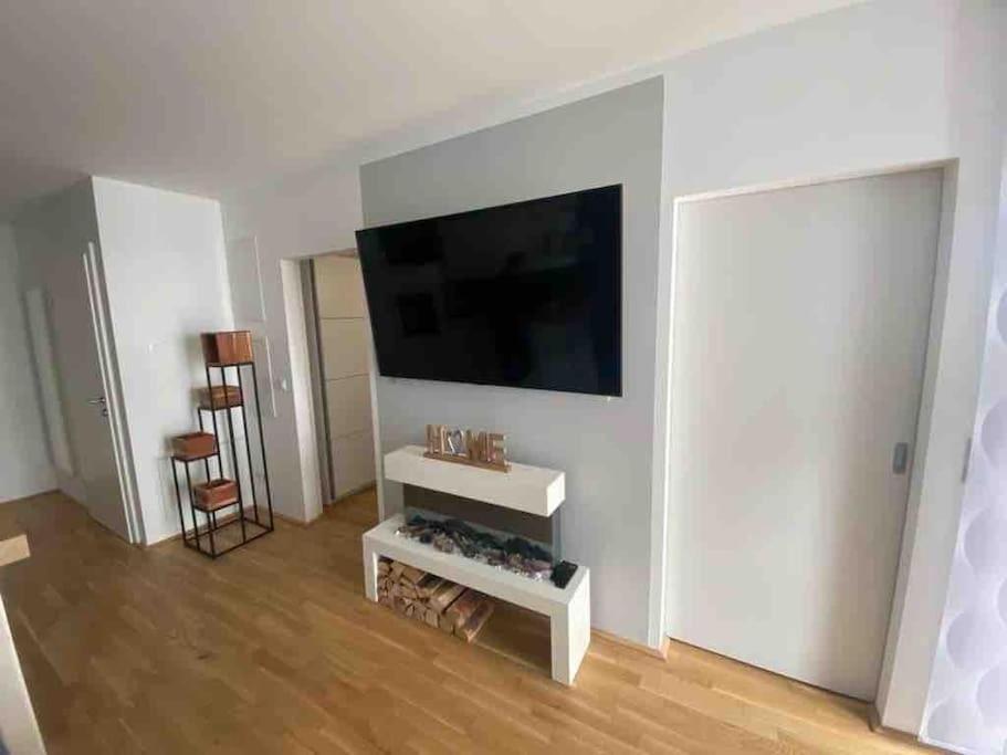 Moderne Wohnung In Der Toplage Inkl. Garage Wina Bagian luar foto