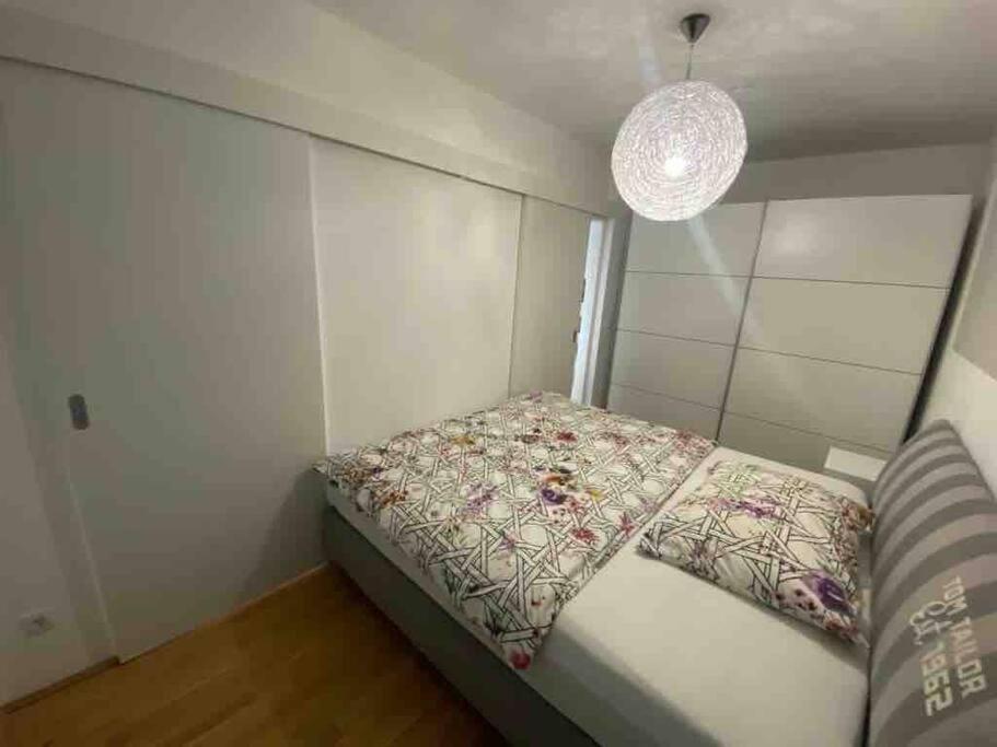Moderne Wohnung In Der Toplage Inkl. Garage Wina Bagian luar foto